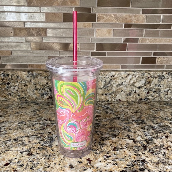 Lilly Pulitzer Accessories - Lilly Pulitzer Tumbler with Straw Flamingo EUC Lilly Pulitzer Accessories - Lilly Pulitzer Tumbler with Straw Flamingo EUC